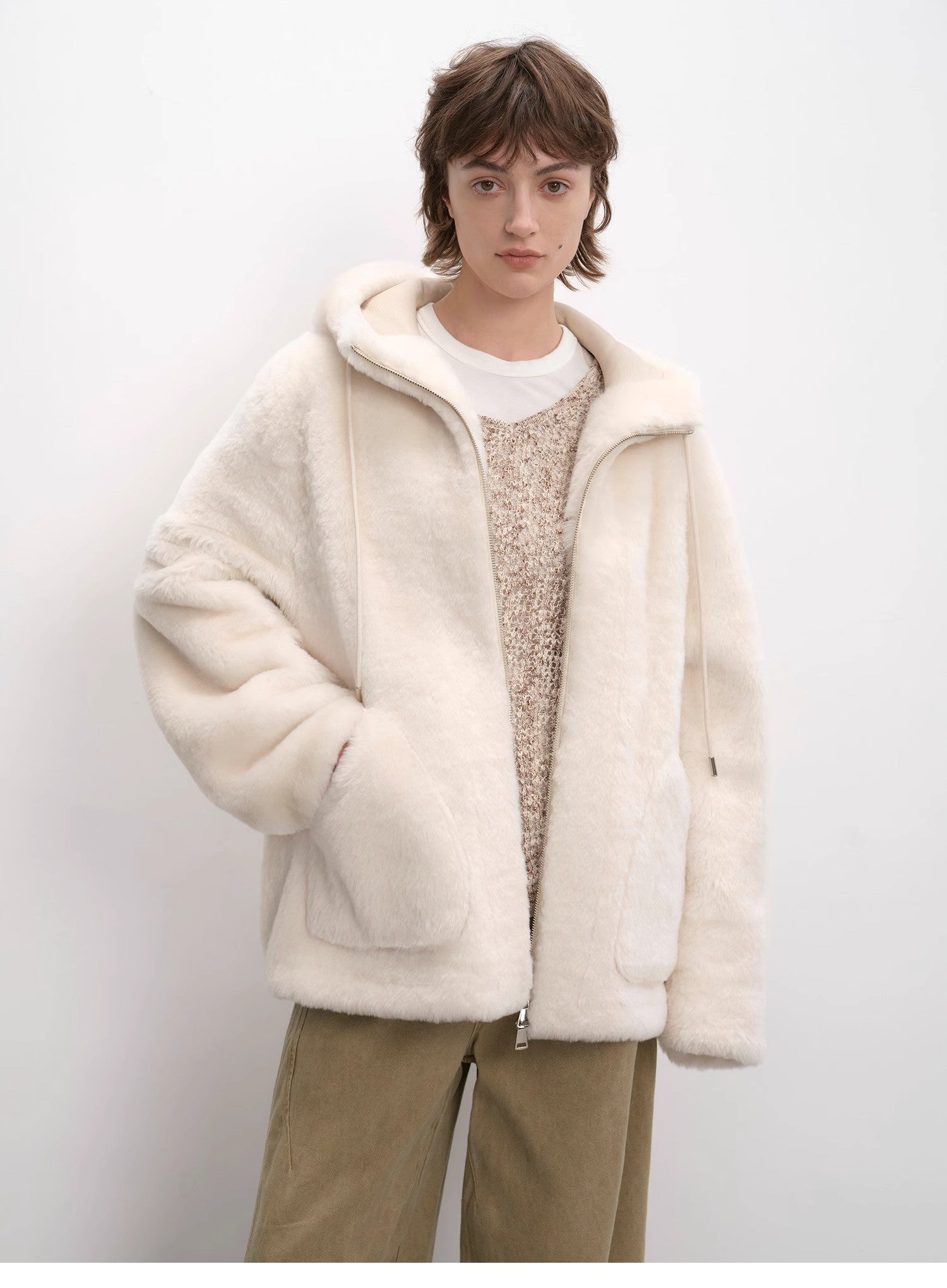 "Otaru Snow" casual hooded silhouette dropped shoulder merino wool sheepskin fur coat for women